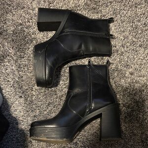 Black heeled boots